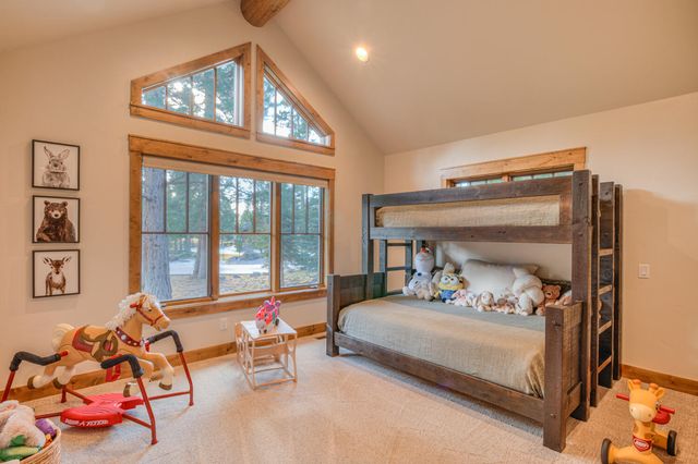 56770 Nest Pine Drive, Bend, OR 97707