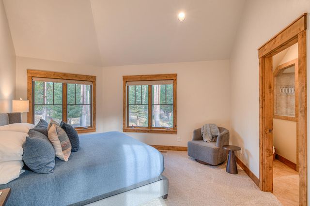 56770 Nest Pine Drive, Bend, OR 97707