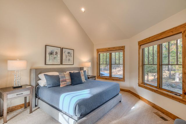 56770 Nest Pine Drive, Bend, OR 97707