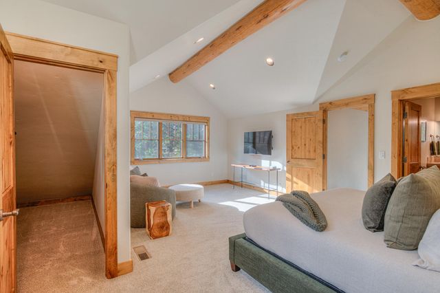 56770 Nest Pine Drive, Bend, OR 97707