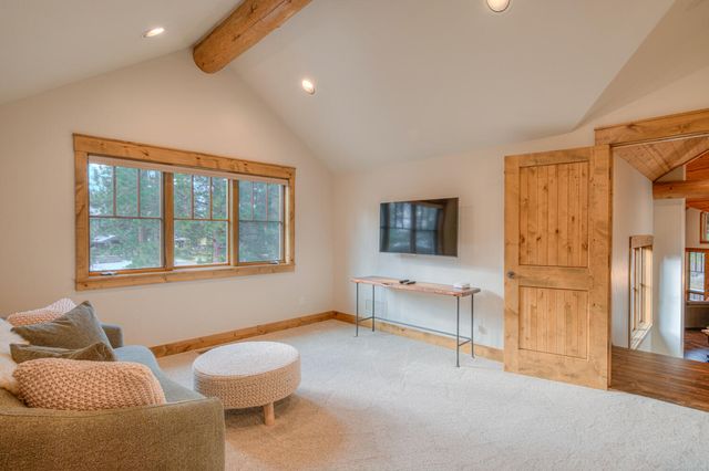 56770 Nest Pine Drive, Bend, OR 97707