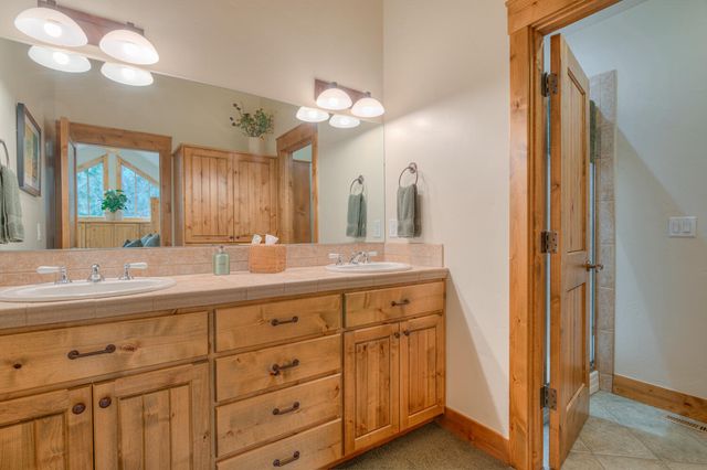 56770 Nest Pine Drive, Bend, OR 97707