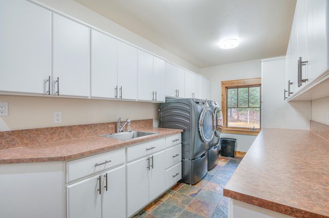 56770 Nest Pine Drive, Bend, OR 97707