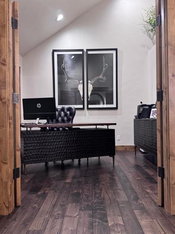 56770 Nest Pine Drive, Bend, OR 97707