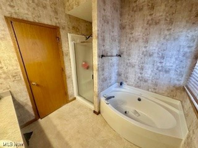 456 Weatherstone Drive, Wadsworth, OH 44281