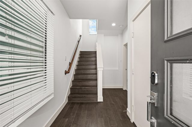 9609 Marlive Lane B, Houston, TX 77025