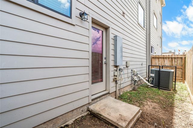 9609 Marlive Lane B, Houston, TX 77025