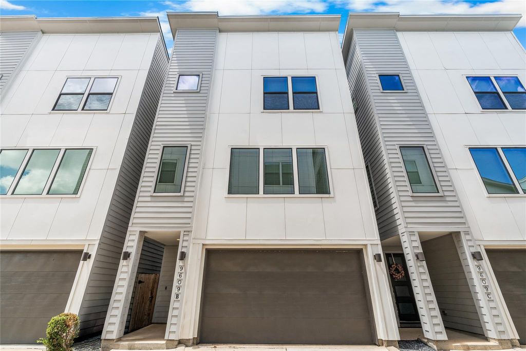 9609 Marlive Lane B, Houston, TX 77025