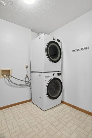 32 11th Avenue S 303, Hopkins, MN 55343