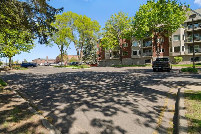 32 11th Avenue S 303, Hopkins, MN 55343