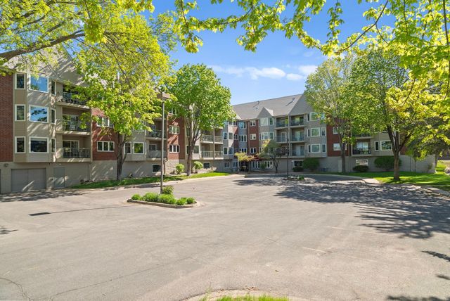 32 11th Avenue S 303, Hopkins, MN 55343