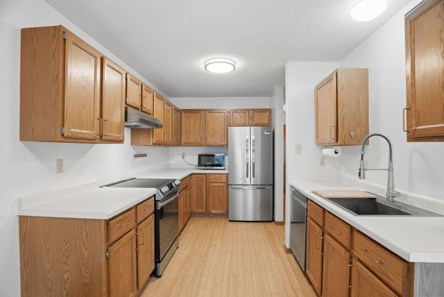 32 11th Avenue S 303, Hopkins, MN 55343