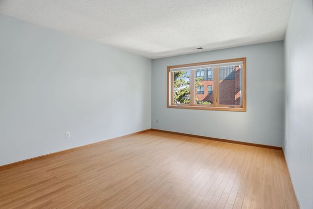 32 11th Avenue S 303, Hopkins, MN 55343