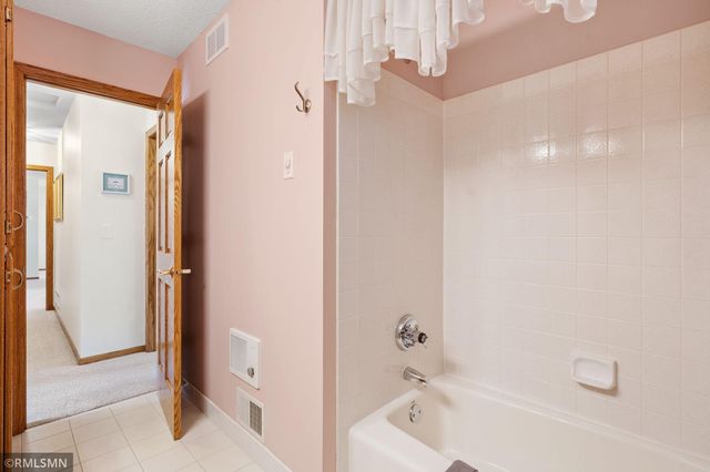 3001 Edward Street, Maplewood, MN 55109