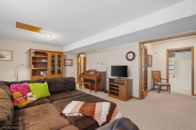 3001 Edward Street, Maplewood, MN 55109