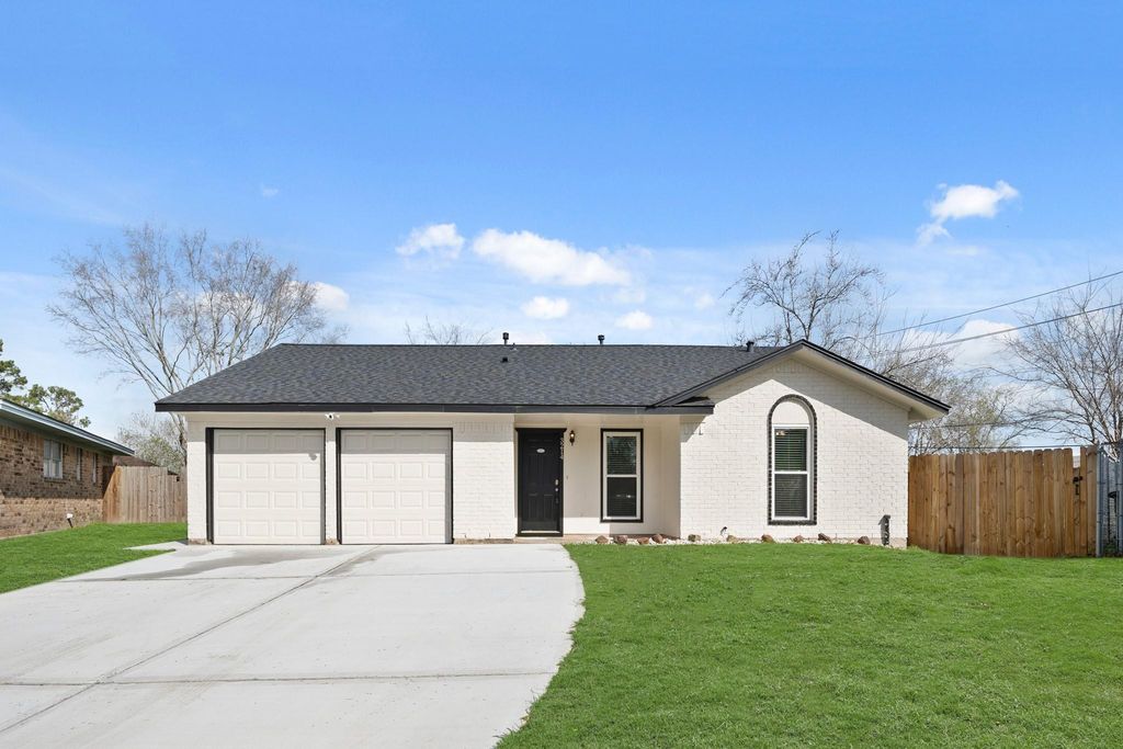 3214 Whitesail Drive, League City, TX 77573