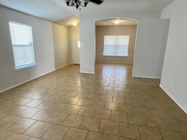 112 Cowboy CV, Kyle, TX 78640