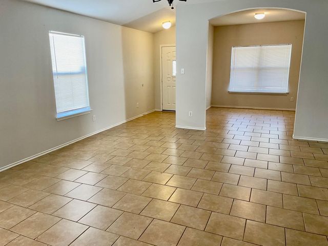 112 Cowboy CV, Kyle, TX 78640