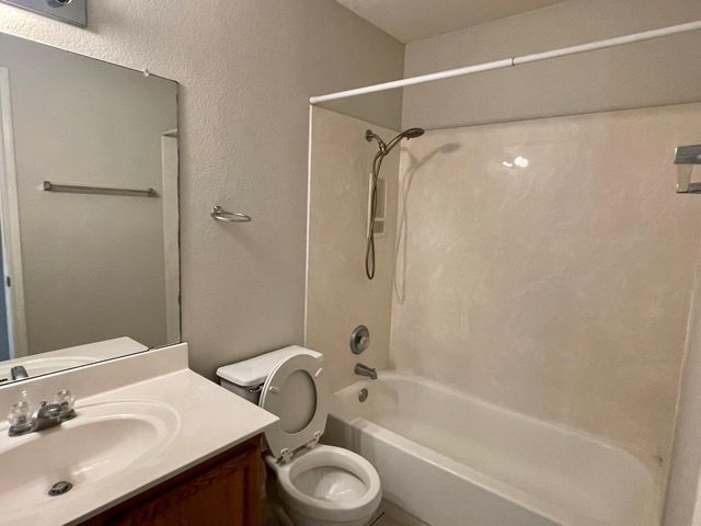 112 Cowboy CV, Kyle, TX 78640