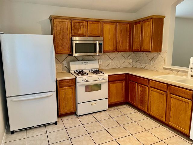 112 Cowboy CV, Kyle, TX 78640