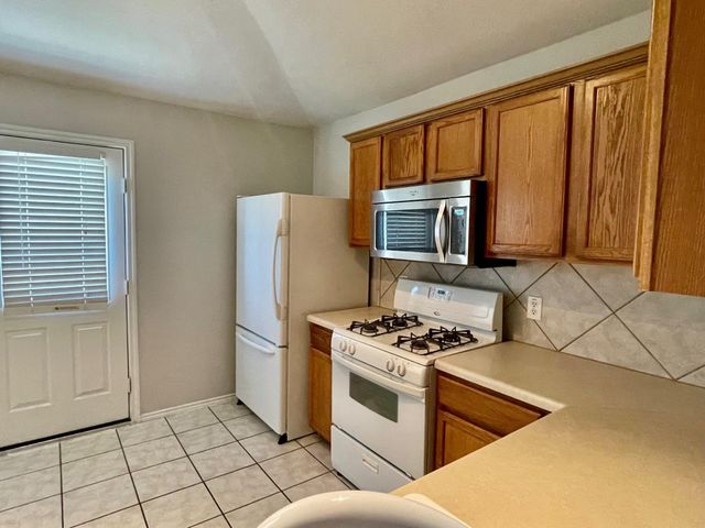 112 Cowboy CV, Kyle, TX 78640
