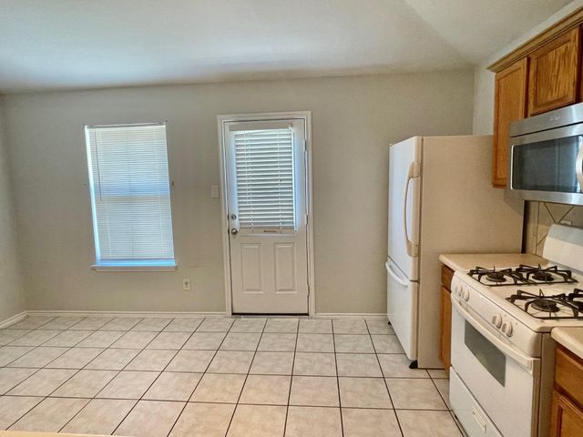 112 Cowboy CV, Kyle, TX 78640