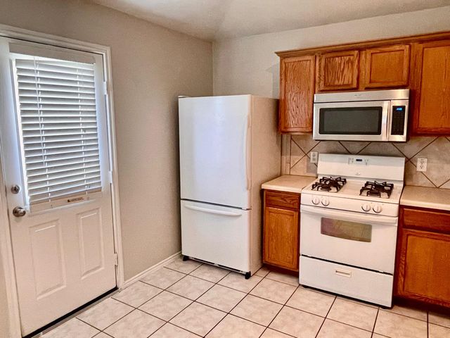 112 Cowboy CV, Kyle, TX 78640