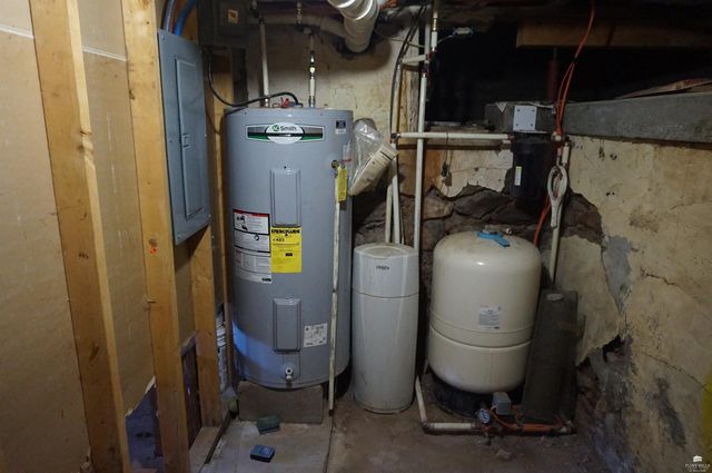 607 3200 Avenue, Abilene, KS 67410