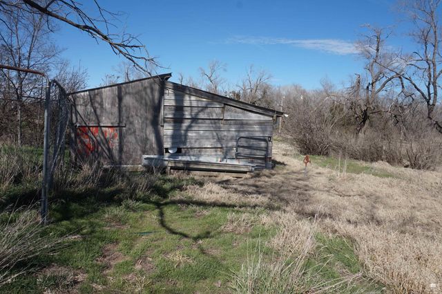 607 3200 Avenue, Abilene, KS 67410