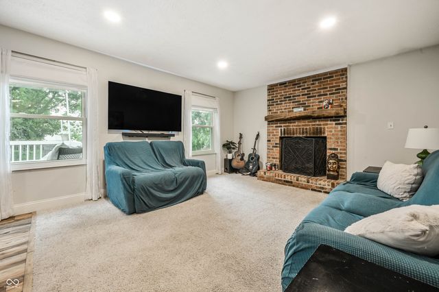 909 Farmview Lane, Carmel, IN 46032