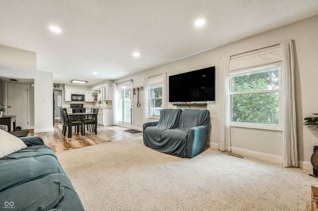 909 Farmview Lane, Carmel, IN 46032