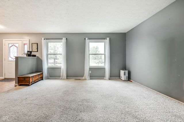 909 Farmview Lane, Carmel, IN 46032