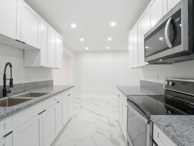 390 HAZEL CIRCLE, Punta Gorda, FL 33982