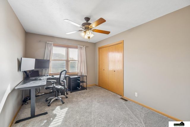 9635 Saint Clement Circle, Lincoln, NE 68526