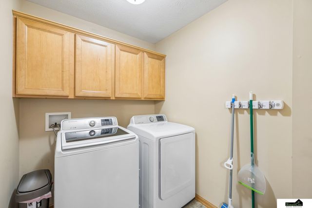 9635 Saint Clement Circle, Lincoln, NE 68526