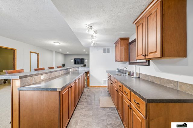 9635 Saint Clement Circle, Lincoln, NE 68526