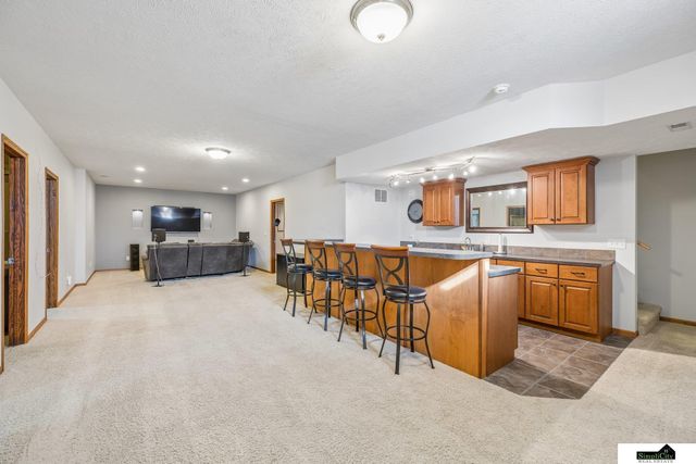 9635 Saint Clement Circle, Lincoln, NE 68526