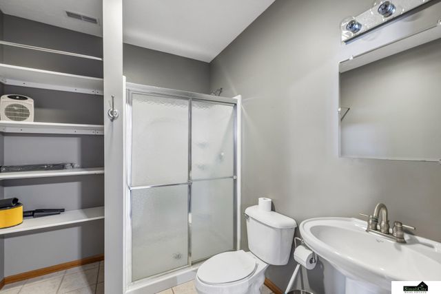 9635 Saint Clement Circle, Lincoln, NE 68526