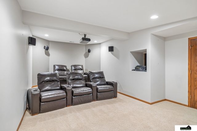 9635 Saint Clement Circle, Lincoln, NE 68526