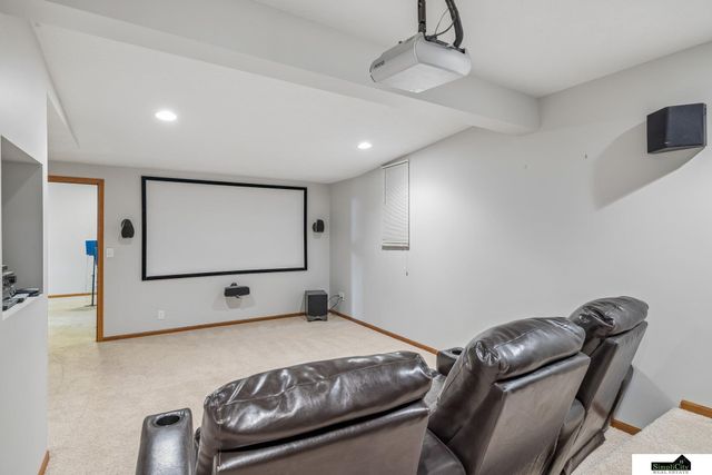 9635 Saint Clement Circle, Lincoln, NE 68526