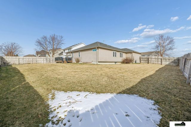 9635 Saint Clement Circle, Lincoln, NE 68526