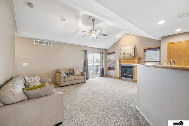 9635 Saint Clement Circle, Lincoln, NE 68526