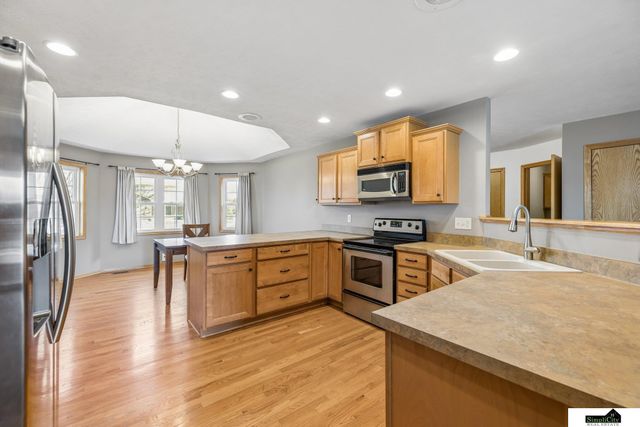 9635 Saint Clement Circle, Lincoln, NE 68526