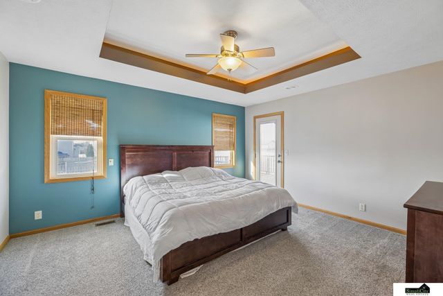9635 Saint Clement Circle, Lincoln, NE 68526