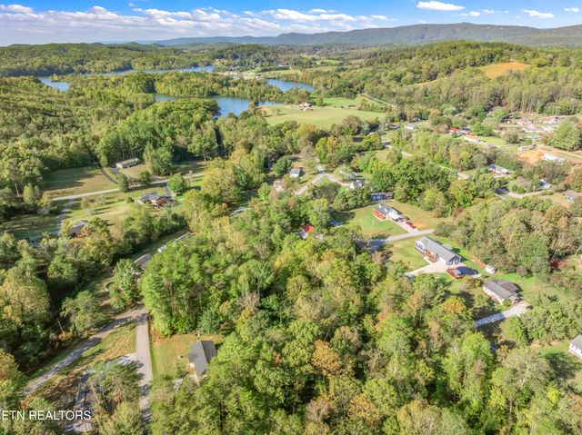 - Stevens Circle, Rockwood, TN 37854