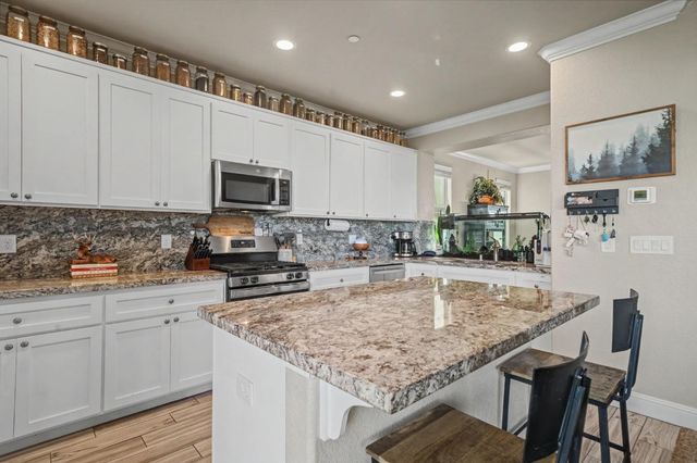 514 Lupine Dr, Ione, CA 95640