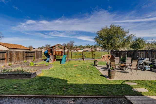 514 Lupine Dr, Ione, CA 95640