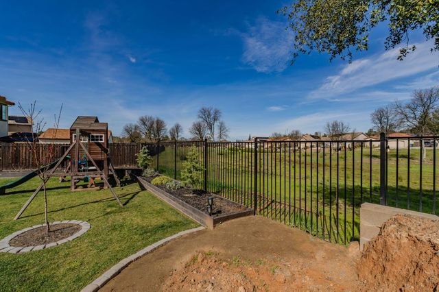 514 Lupine Dr, Ione, CA 95640