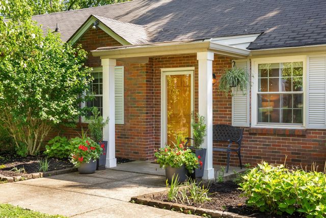 2219 Berrywood Rd, Nashville, TN 37216