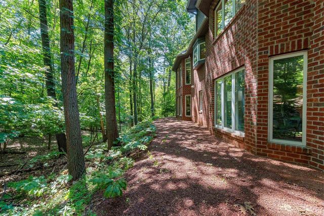 2490 DEERPATH DRIVE, Green Bay, WI 54302